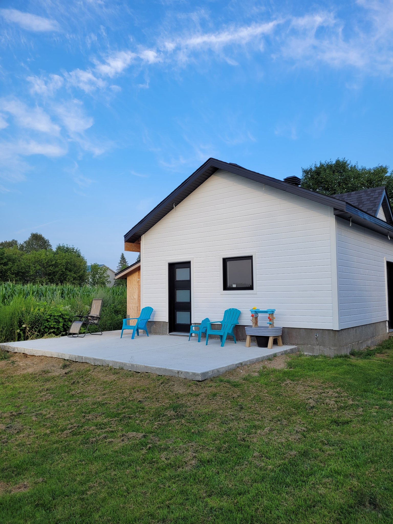 Garage avec patio en béton - Saint-Casimir